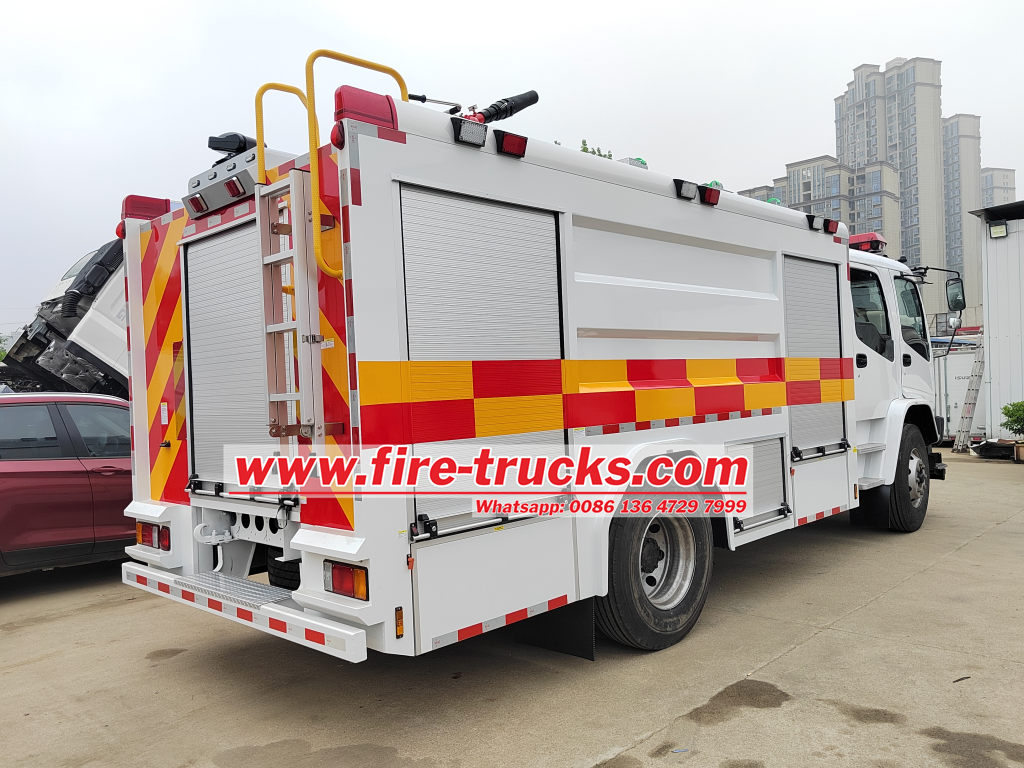 United Arab Emirates 8,000L Water Fire Vehicles Isuzu