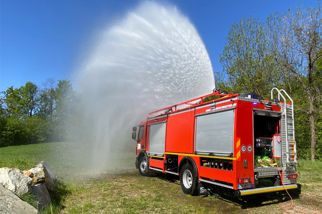 Isuzu GIGA 6cbm foam fire engine