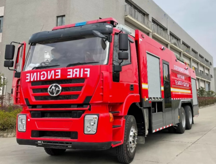 IVECO HONGYAN 大型救助消防車の仕様と価格