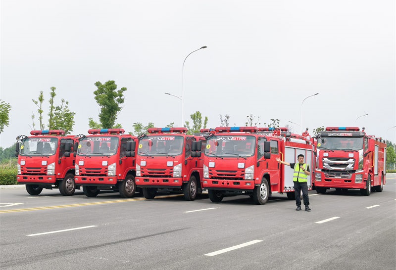 ISUZU NPR泡消火トラック4台の第1陣がラゴス消防局で運用開始予定